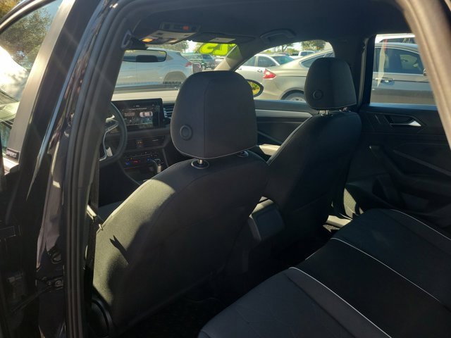 Used 2025 Volkswagen Jetta Sport image 12