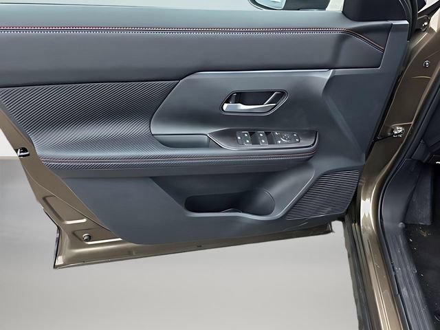 New 2026 Nissan Kicks SR w/ Cold Weather Package AWD/4WD image 9