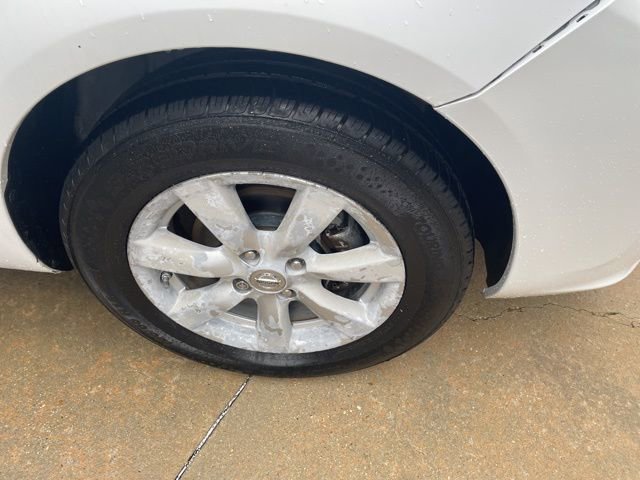 Used 2012 Nissan Versa SL image 6