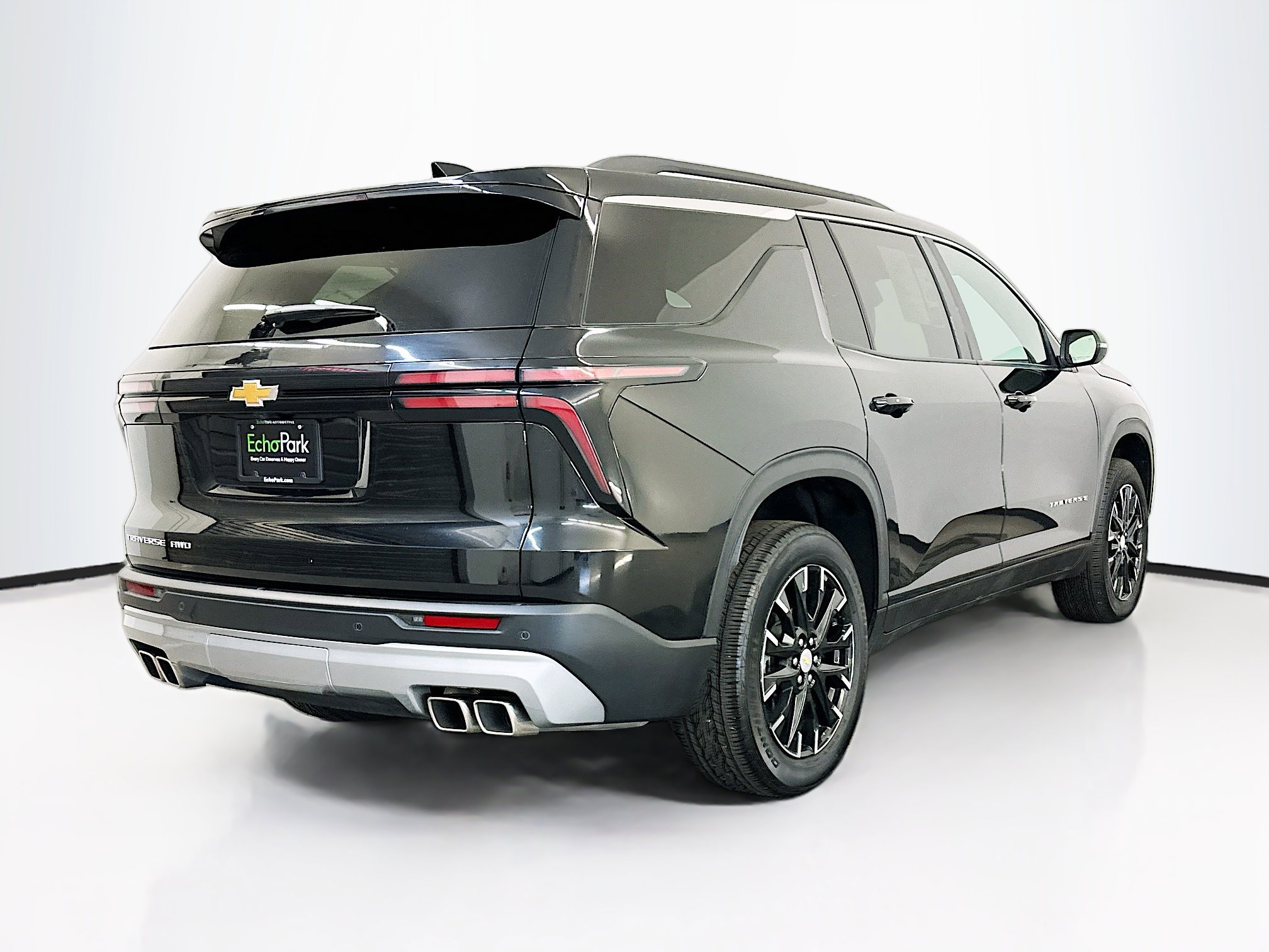 Used 2025 Chevrolet Traverse LT w/ Sun and Wheel Package image 9