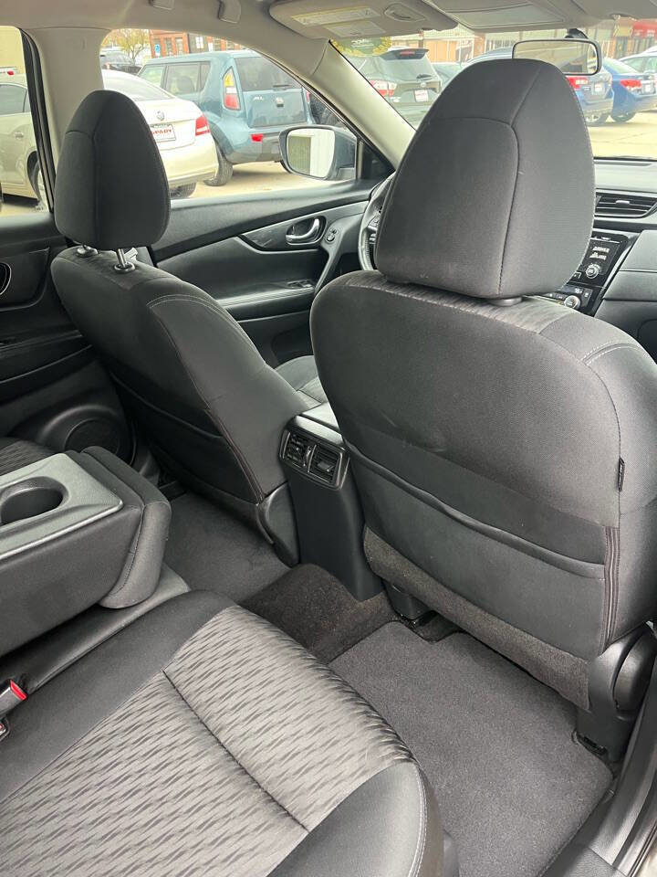 Used 2017 Nissan Rogue SV image 31