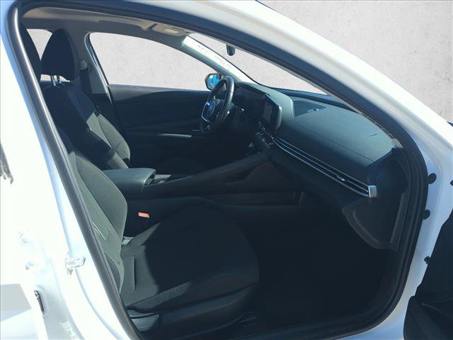 Used 2025 Hyundai Elantra SEL image 18