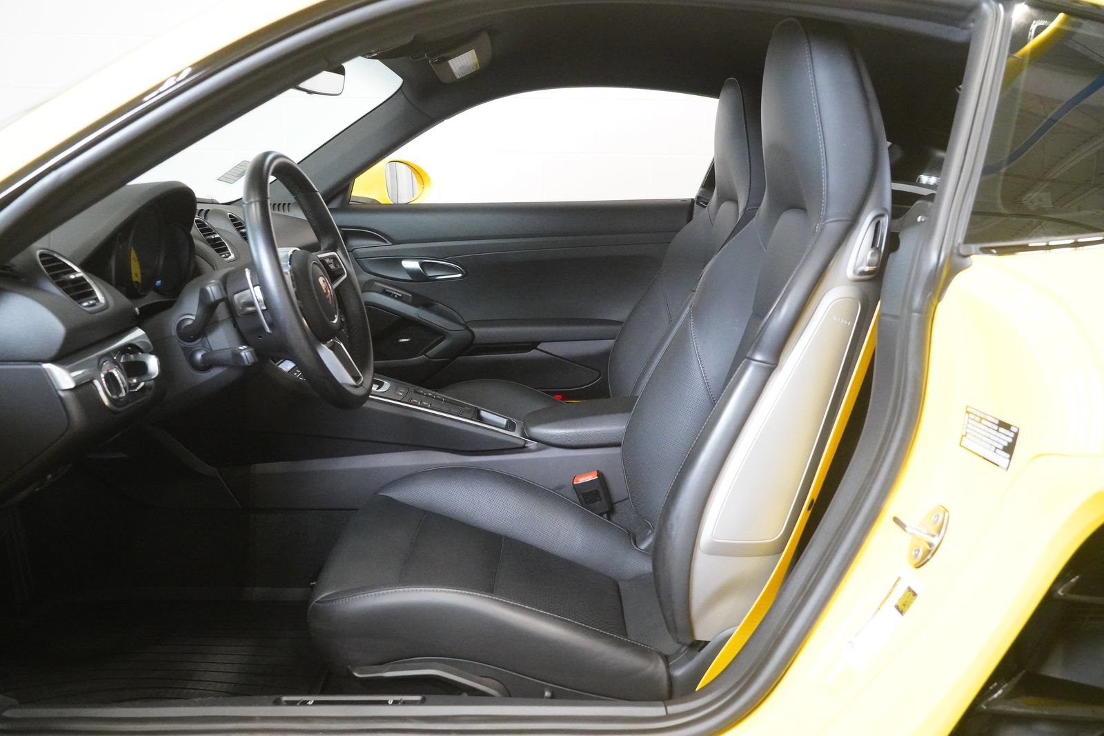 Used 2021 Porsche 718 Cayman RWD image 11