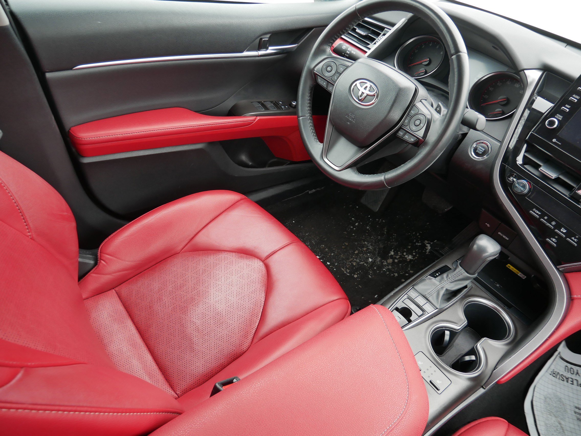 Used 2023 Toyota Camry XSE FWD image 9