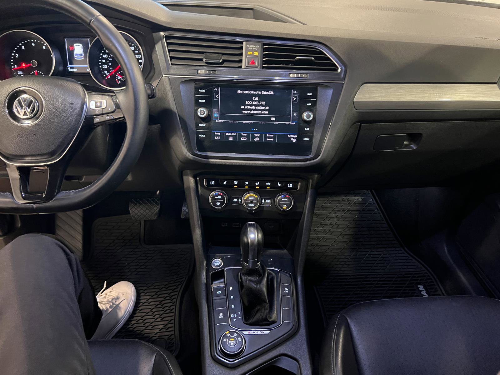 Used 2018 Volkswagen Tiguan SEL AWD/4WD image 16