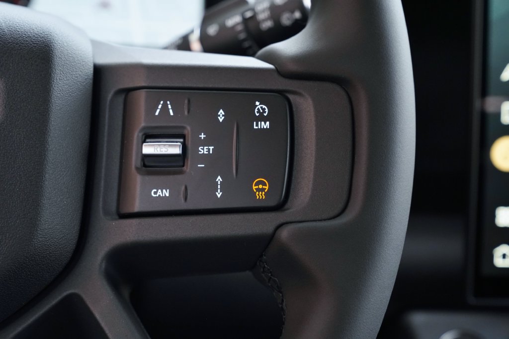 New 2026 Land Rover Defender 110 X-Dynamic SE AWD/4WD image 17