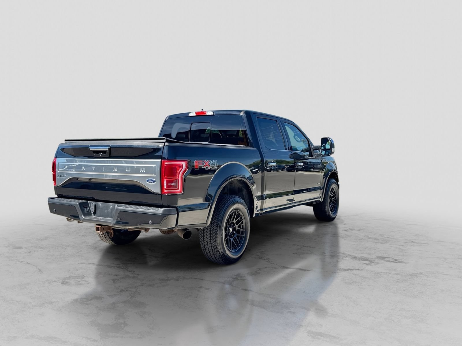 Used 2017 Ford F150 Platinum w/ Equipment Group 701A Luxury AWD/4WD image 8