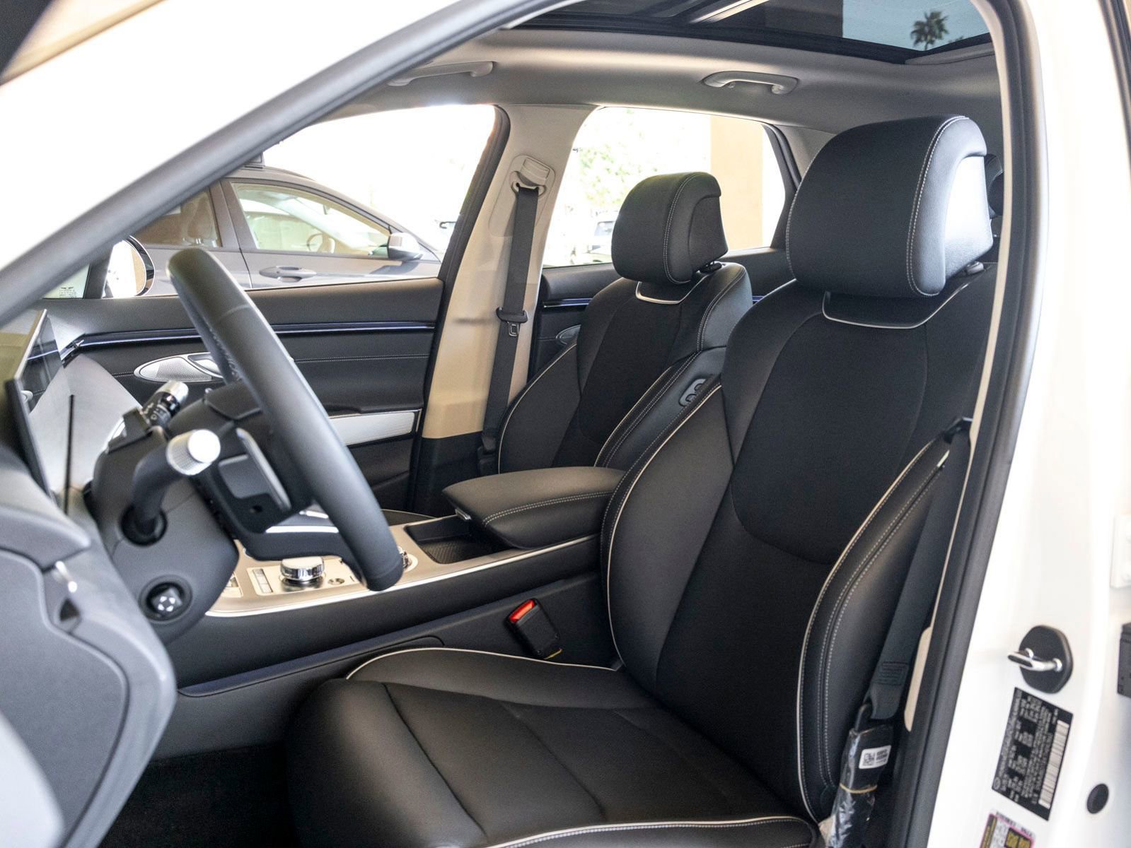 Used 2026 Genesis GV70 2.5T Advanced image 14