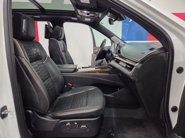 Used 2023 Cadillac Escalade ESV Sport Platinum w/ LPO, ONYX Package image 10