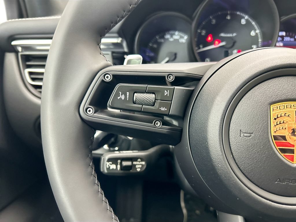 Used 2026 Porsche Macan AWD/4WD image 14