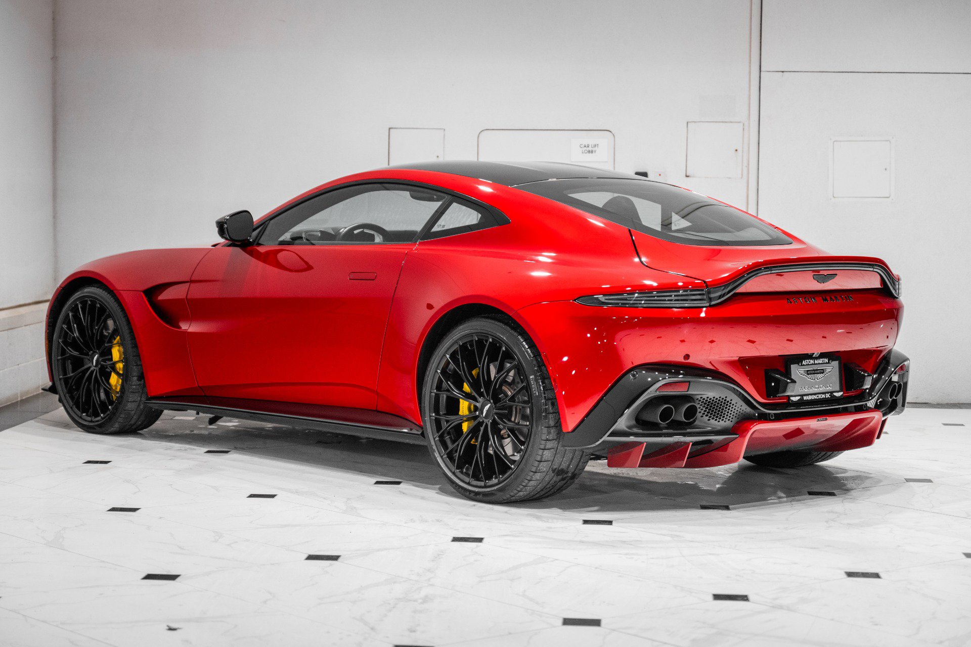 Used 2023 Aston Martin V8 Vantage Coupe image 2