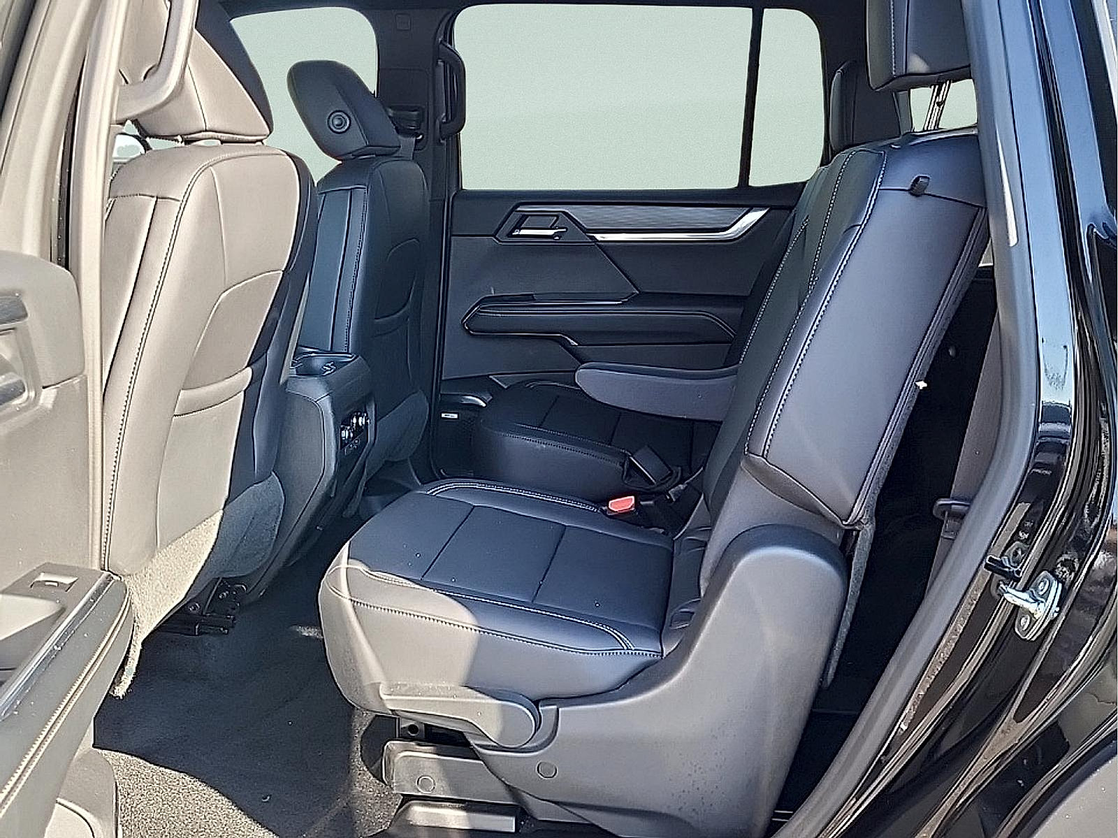 Used 2026 GMC Acadia Elevation w/ Elevation Premium Package AWD/4WD image 12