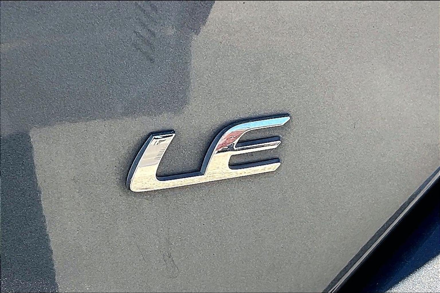 Used 2015 Toyota Corolla LE FWD image 10