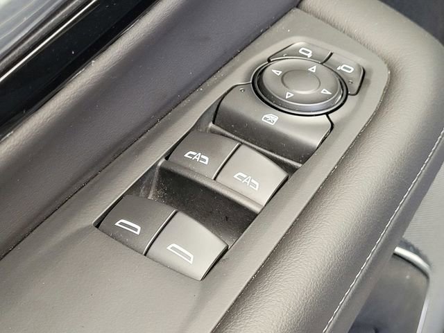 Used 2025 Chevrolet Suburban Z71 image 32