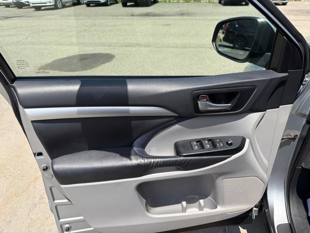 Used 2015 Toyota Highlander XLE AWD/4WD image 19
