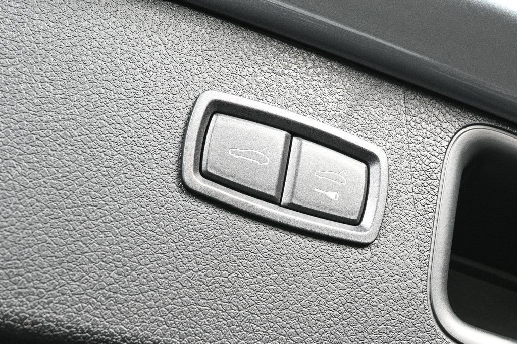 Certified 2026 Porsche Macan AWD/4WD image 31