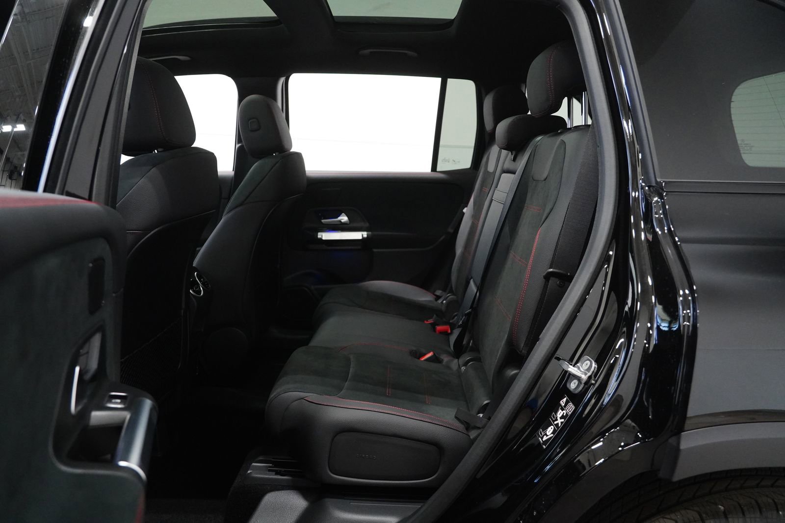 New 2026 Mercedes-Benz GLB 250 4MATIC image 17