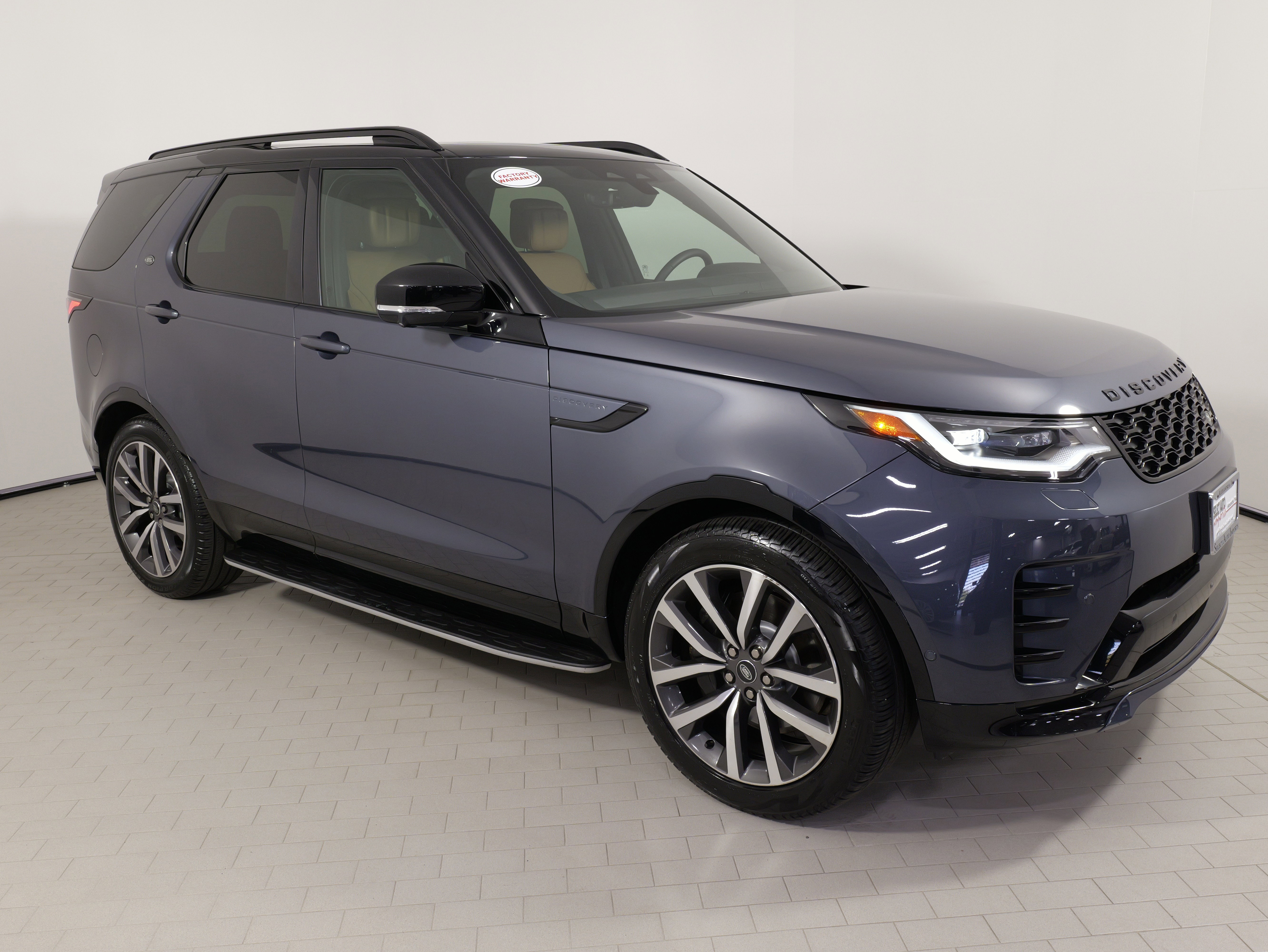 Used 2024 Land Rover Discovery Dynamic SE image 8