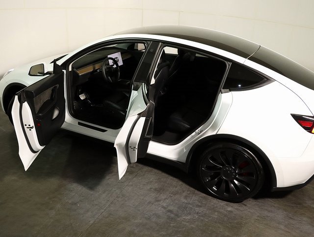 Used 2022 Tesla Model Y Performance image 5