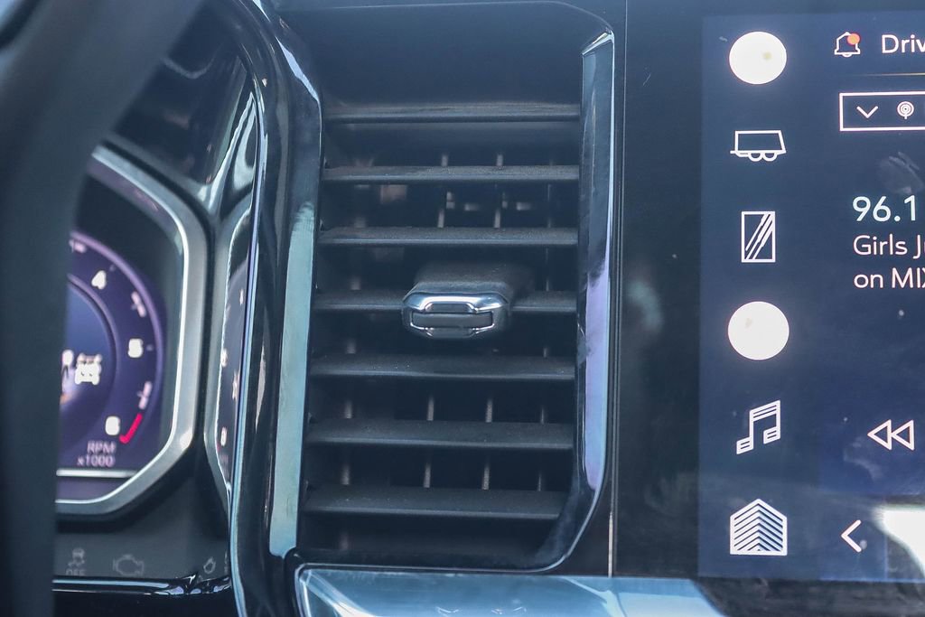 Used 2022 Chevrolet Silverado 1500 LT image 30