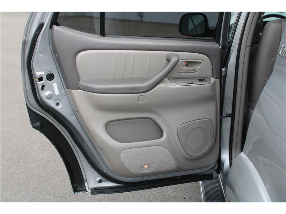 Used 2001 Toyota Sequoia Limited RWD image 11
