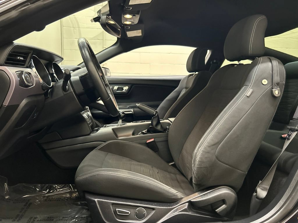 Used 2017 Ford Mustang GT w/ Black Accent Package RWD image 7