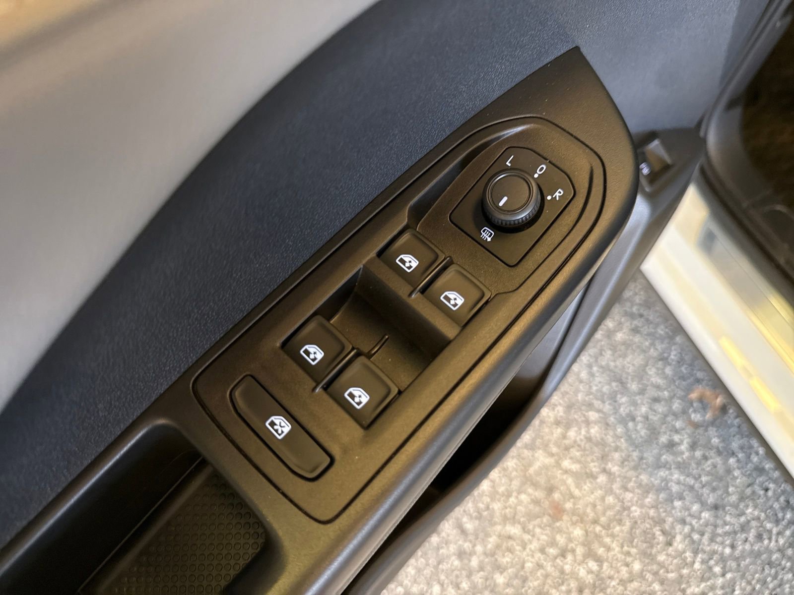 Certified 2024 Volkswagen Taos SE AWD/4WD image 12
