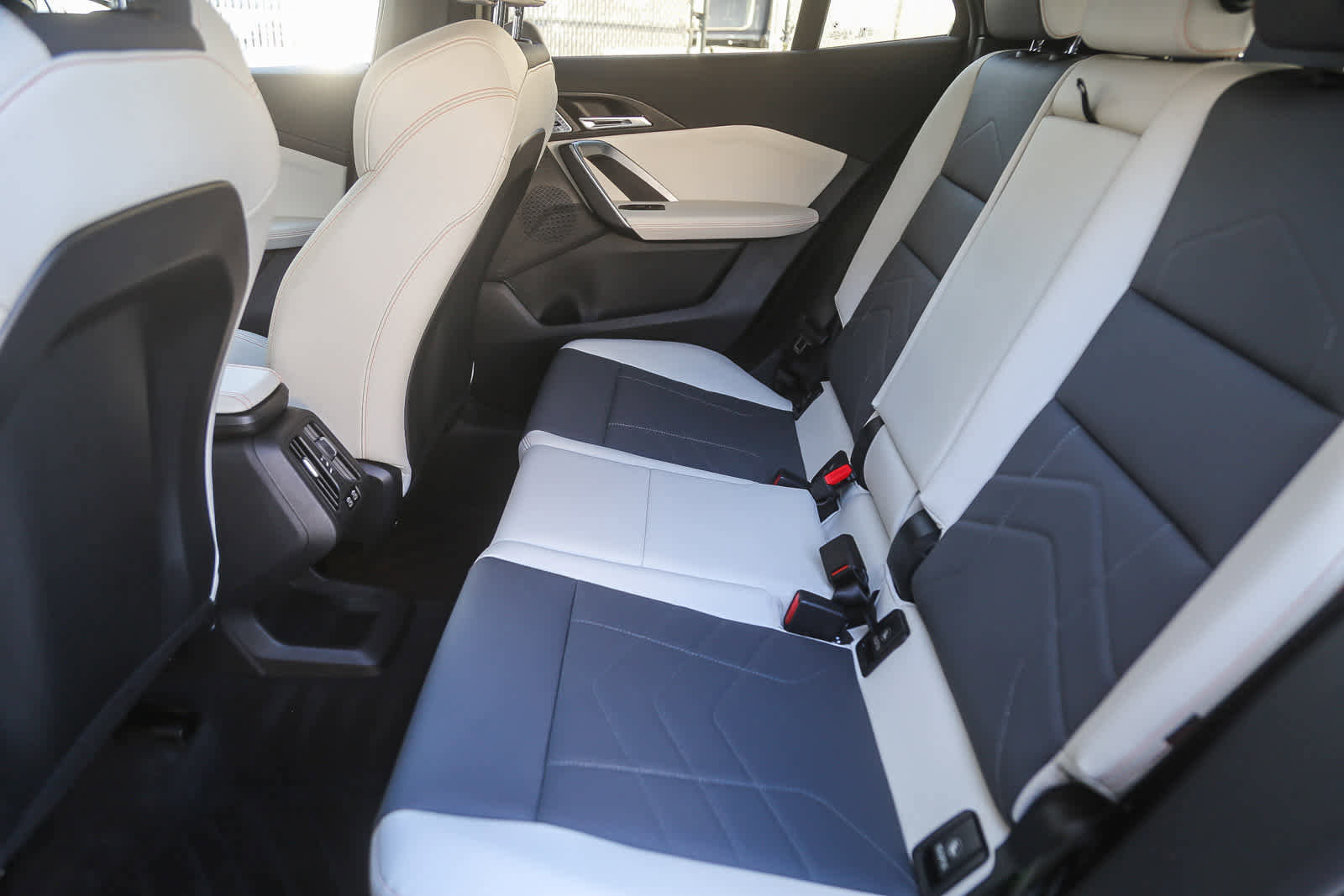 Used 2025 BMW X2 M35i w/ Premium Package image 14