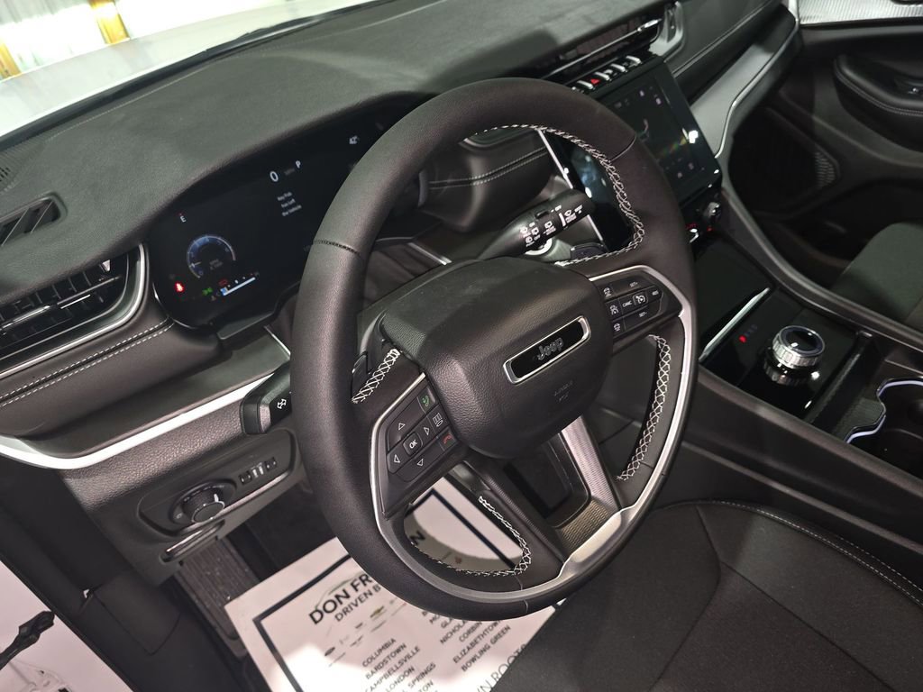 New 2025 Jeep Grand Cherokee Laredo X w/ Trailer Tow Package image 19