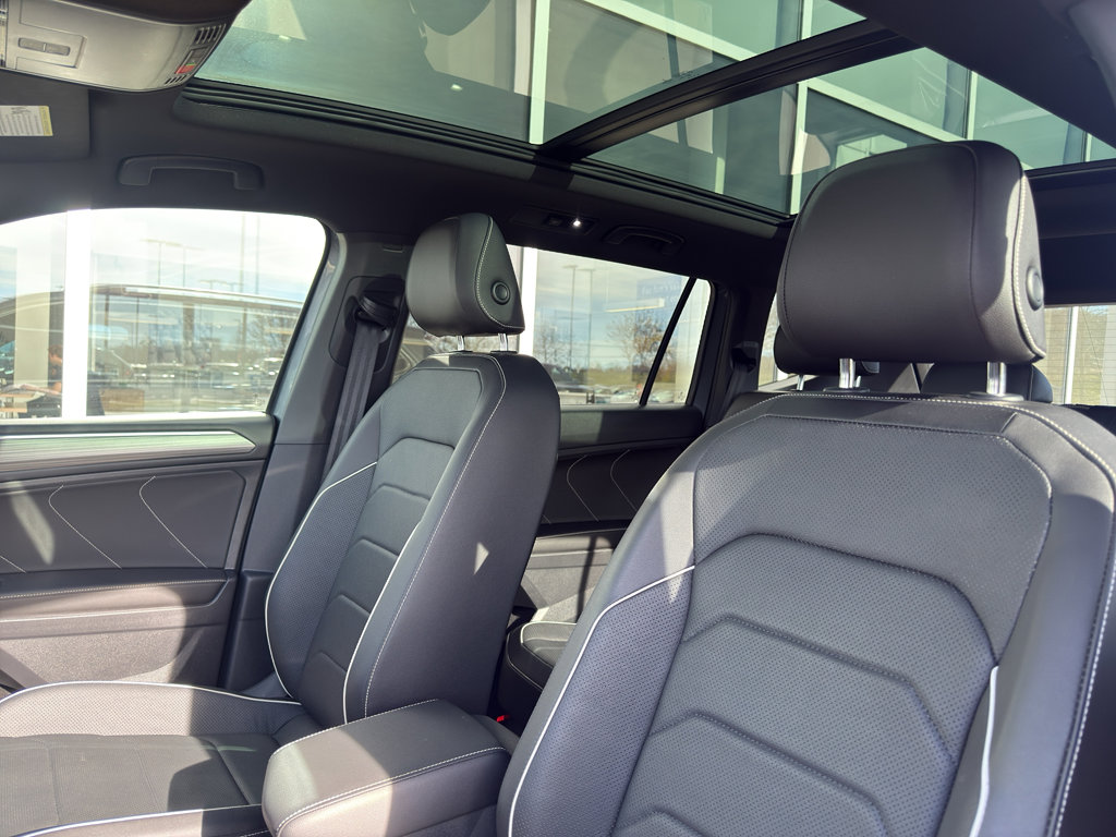 Used 2022 Volkswagen Tiguan SEL R-Line image 8