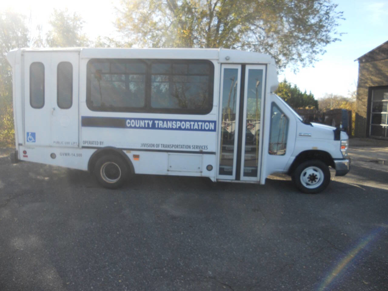 Used 2013 Ford E-450 and Econoline 450 Super Duty w/ Shuttle Bus Prep Pkg image 7