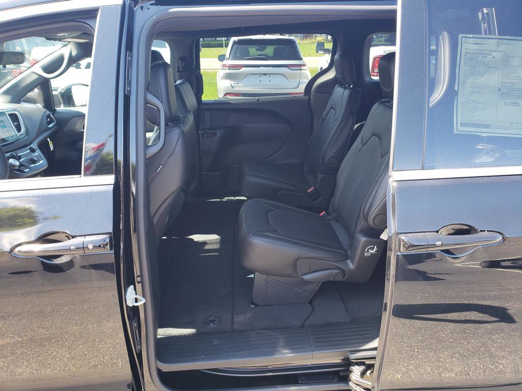 New 2026 Chrysler Voyager LX image 12