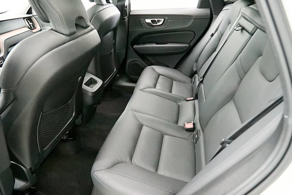 Certified 2024 Volvo XC60 B5 Plus w/ Protection Package Premier AWD/4WD image 20