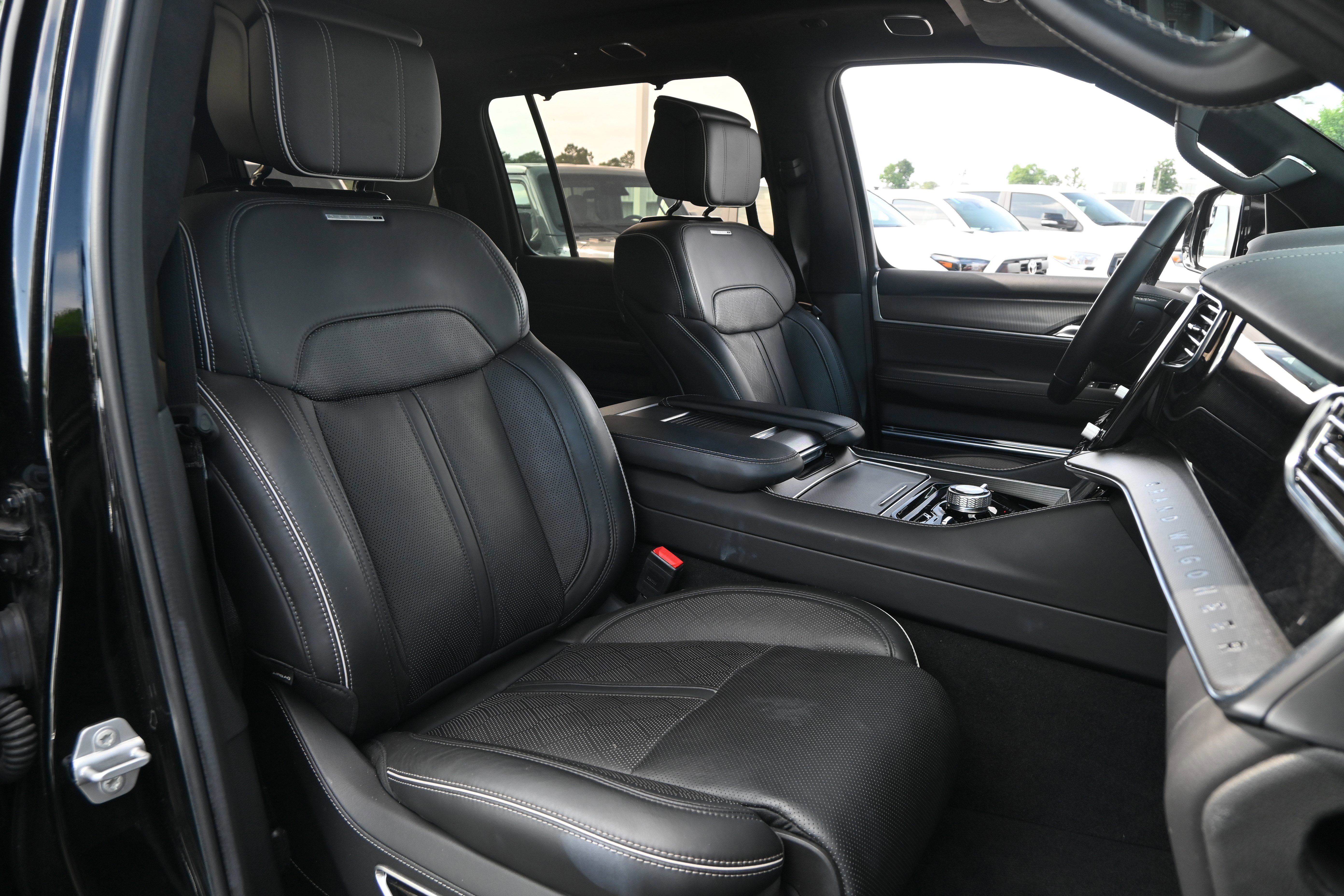 Used 2022 Jeep Grand Wagoneer Series II AWD/4WD image 36
