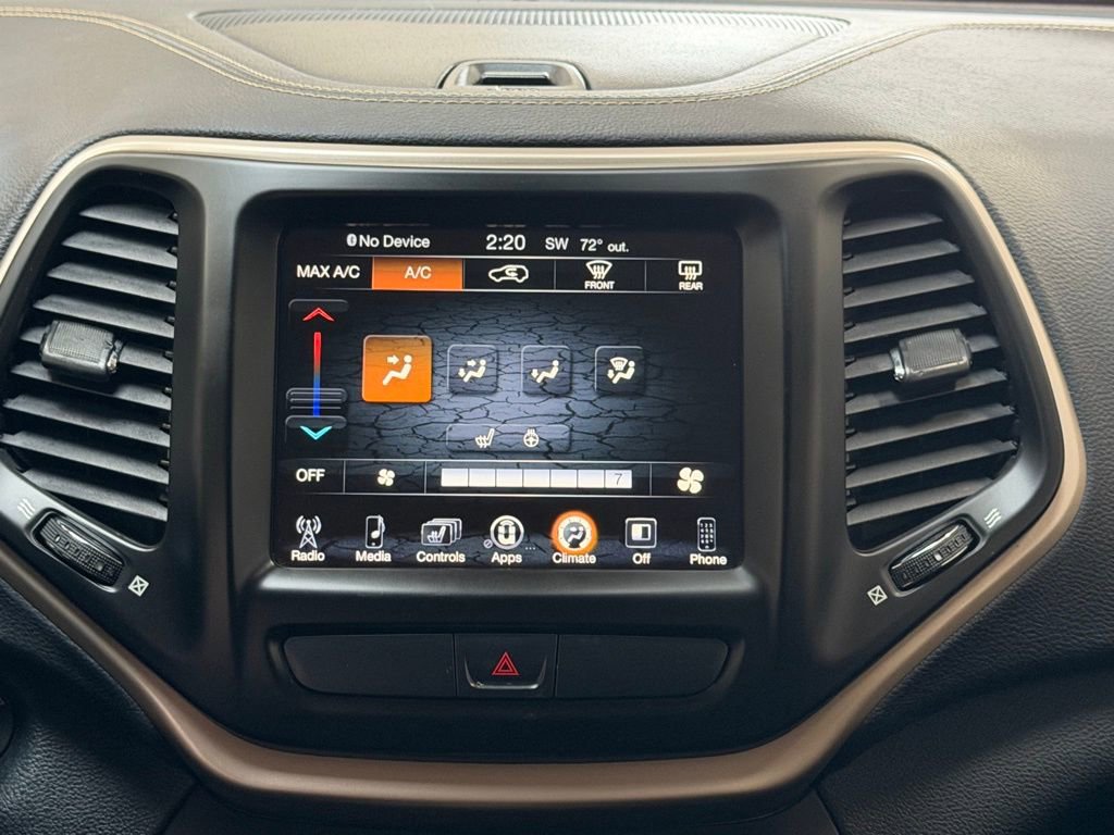 Used 2016 Jeep Cherokee Latitude w/ Cold Weather Group image 12