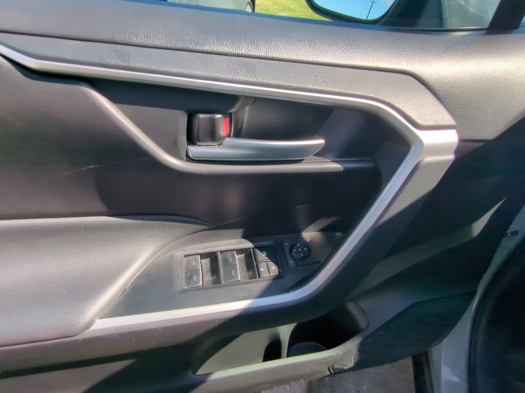 Used 2023 Toyota RAV4 XLE w/ Convenience Package image 10