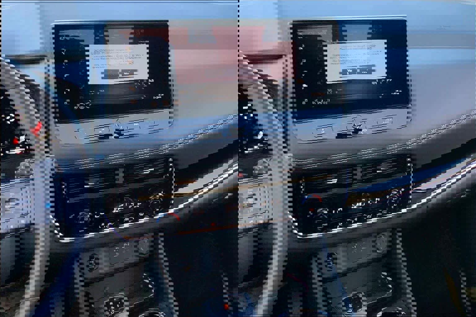 Used 2025 Nissan Rogue SL image 7