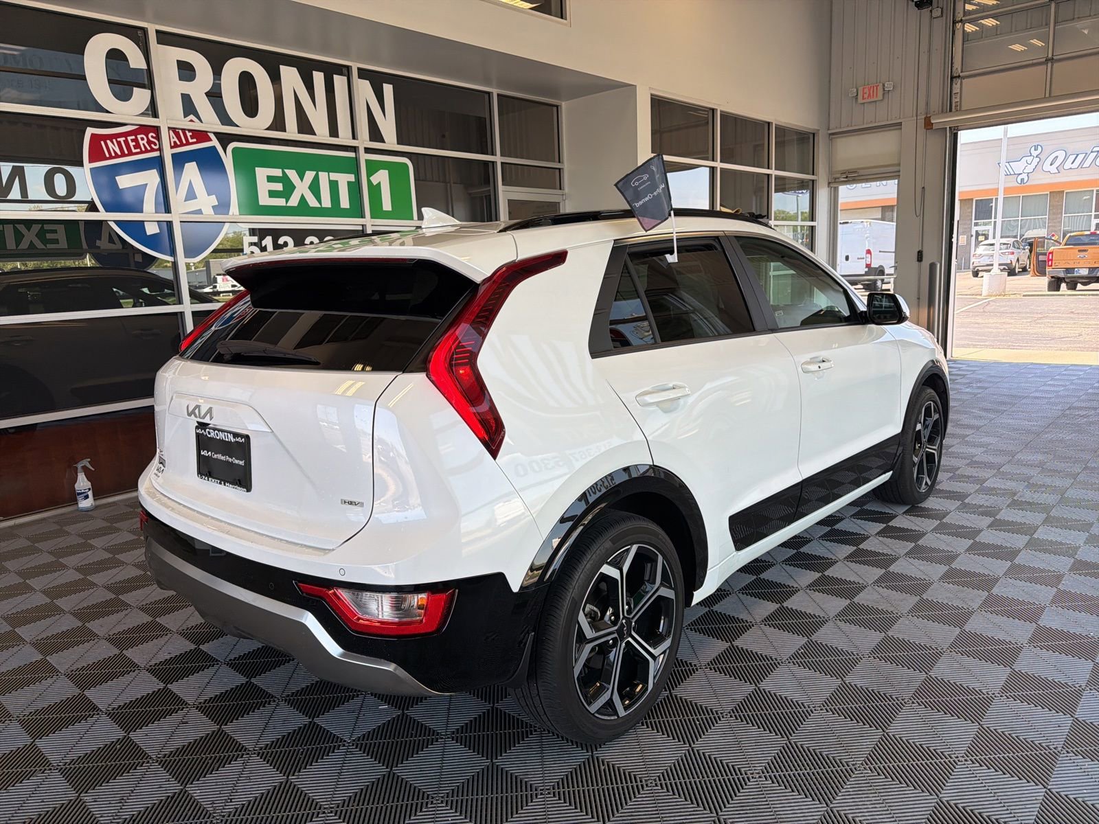 Used 2024 Kia Niro EX Touring FWD image 6