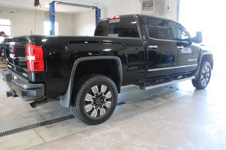 Used 2019 GMC Sierra 2500 Denali w/ LPO, Protection Package AWD/4WD image 10