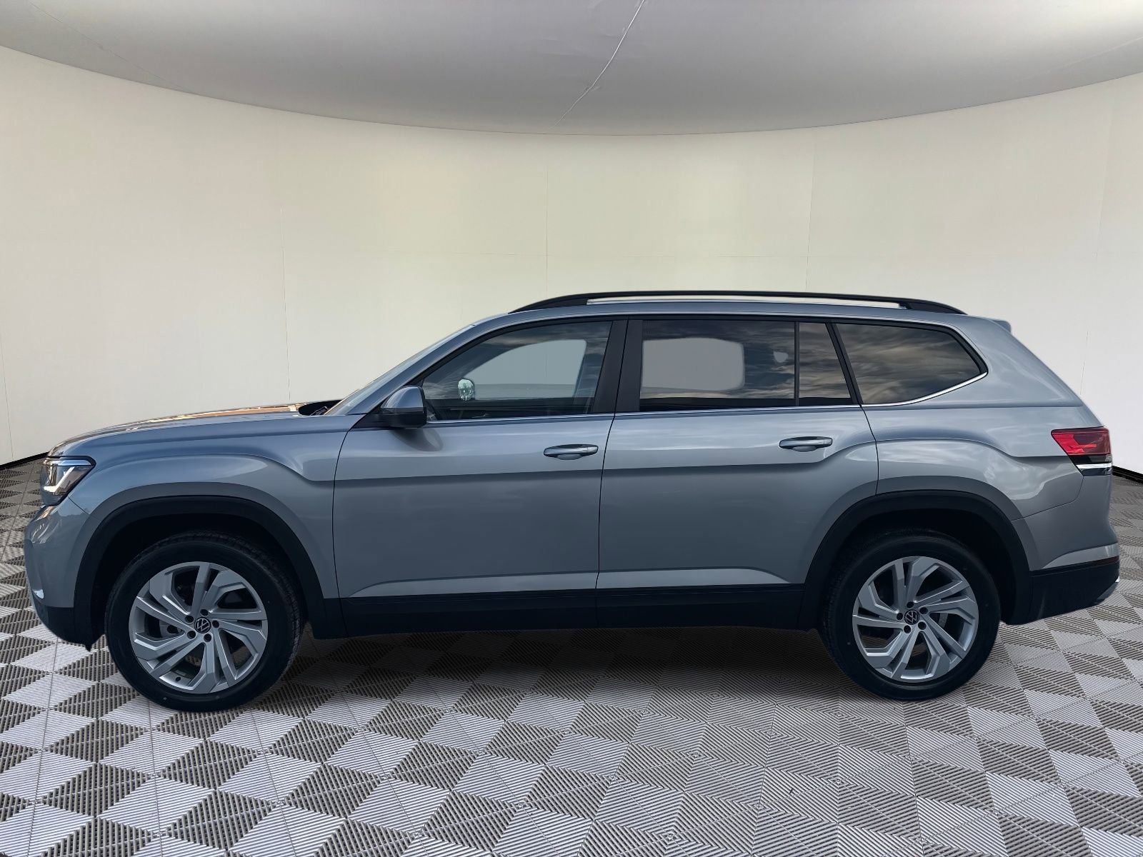 Certified 2022 Volkswagen Atlas SE image 11