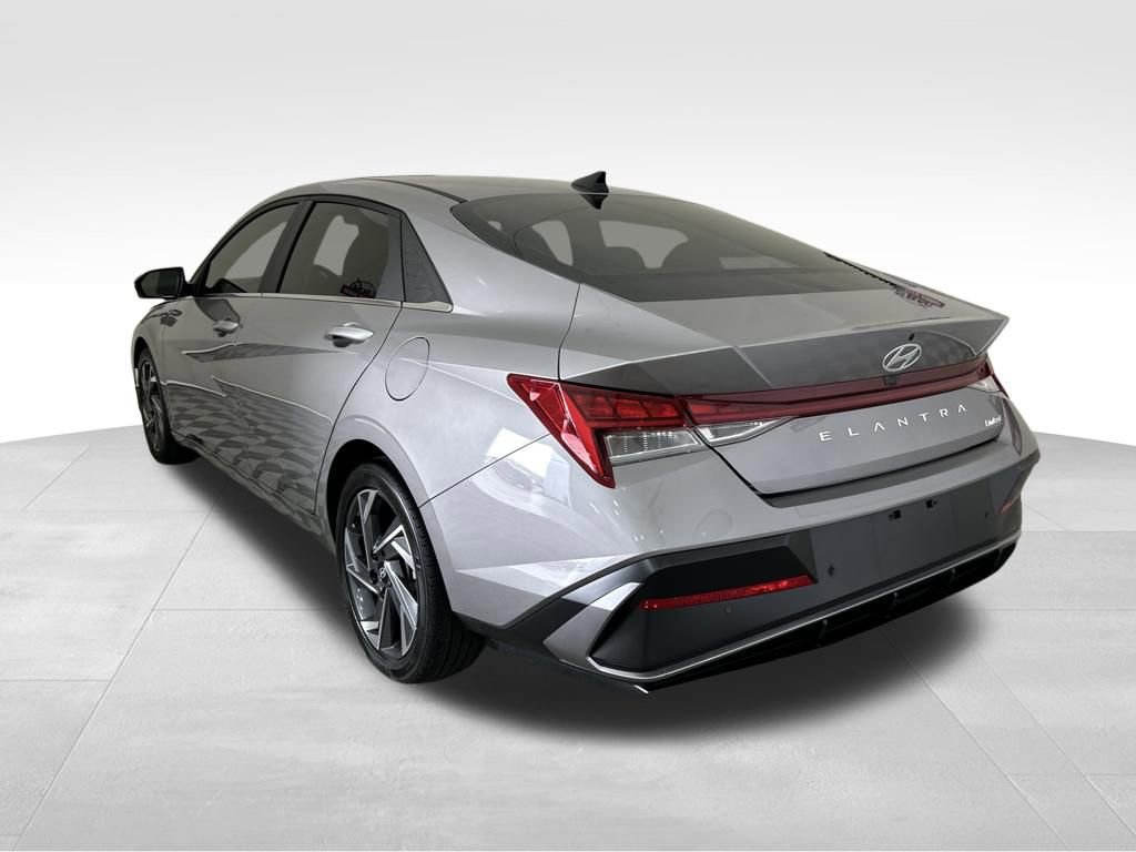 Certified 2024 Hyundai Elantra Limited image 3