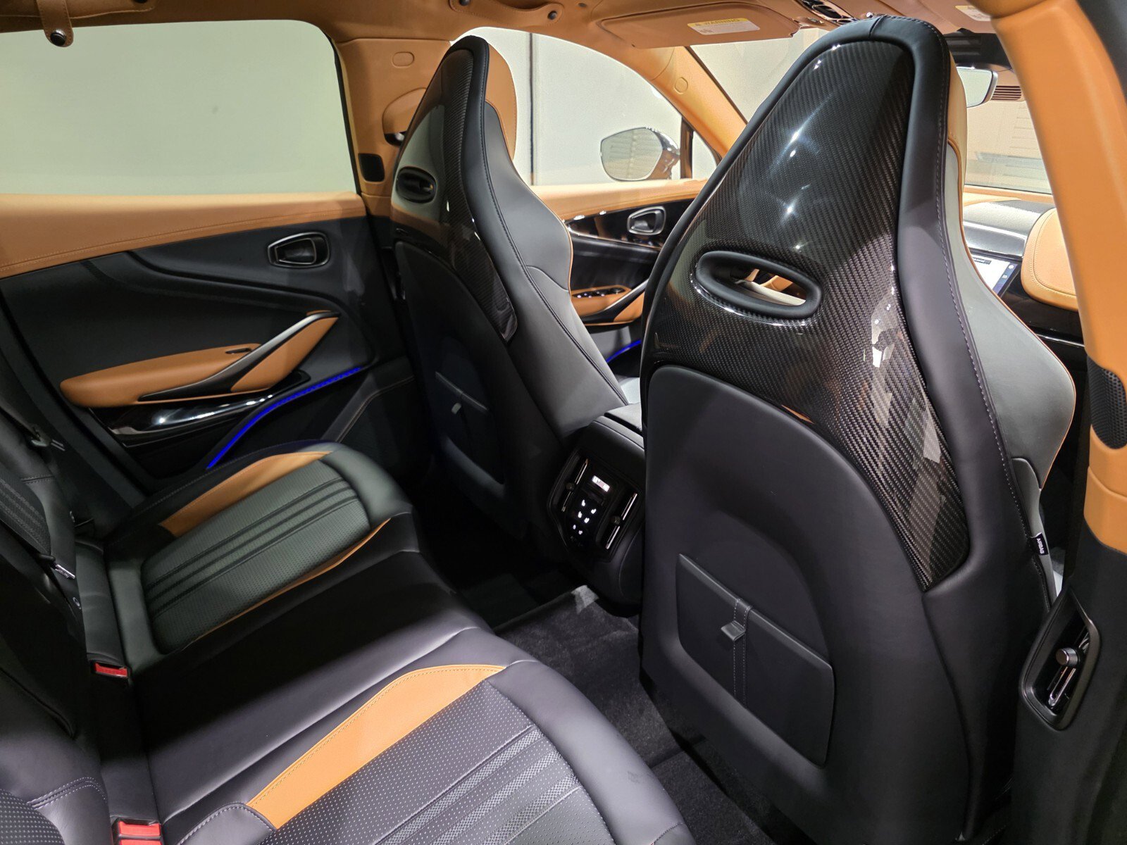 New 2025 Aston Martin DBX 707 image 23
