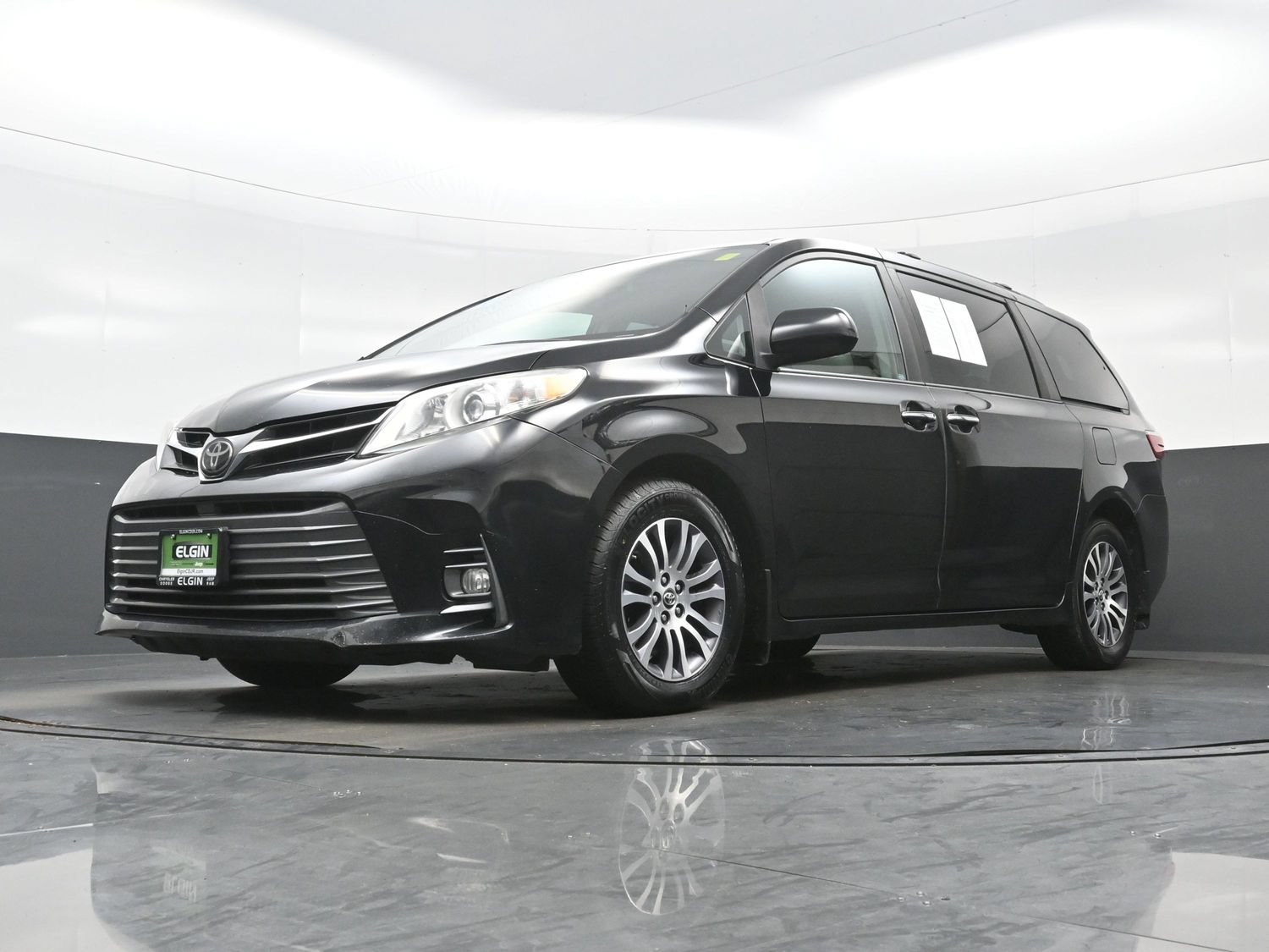 Used 2018 Toyota Sienna XLE Premium w/ Carpet Mat Package FWD image 31