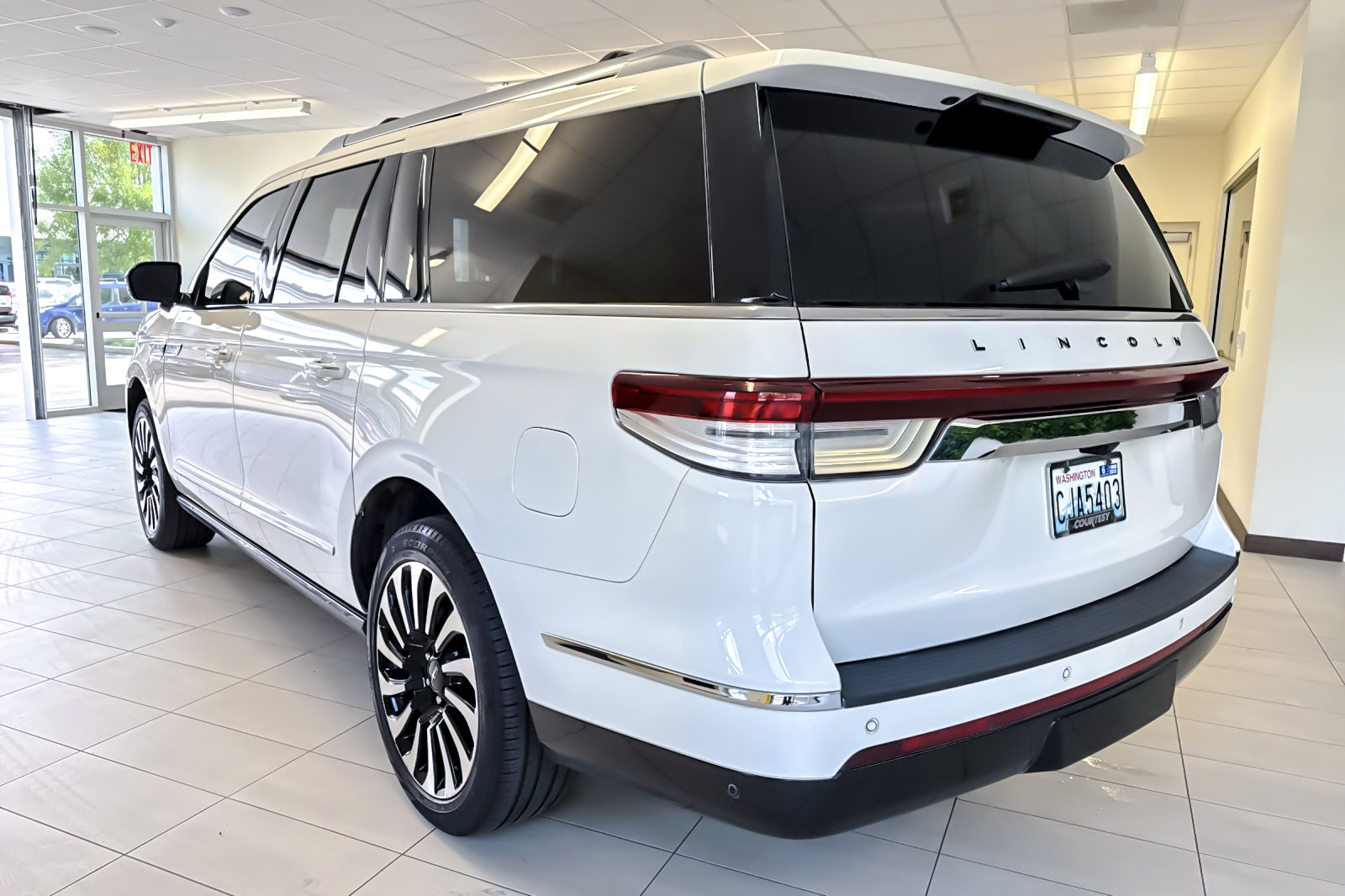 Used 2023 Lincoln Navigator L Black Label AWD/4WD image 6