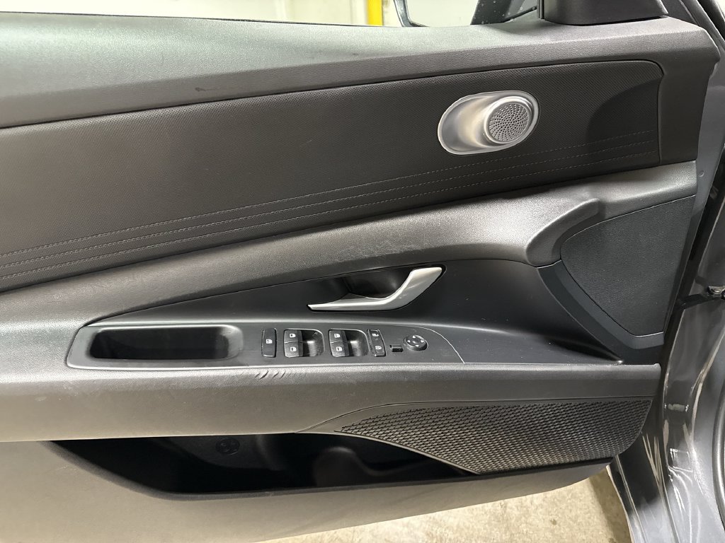 Used 2024 Hyundai Elantra SEL FWD image 21