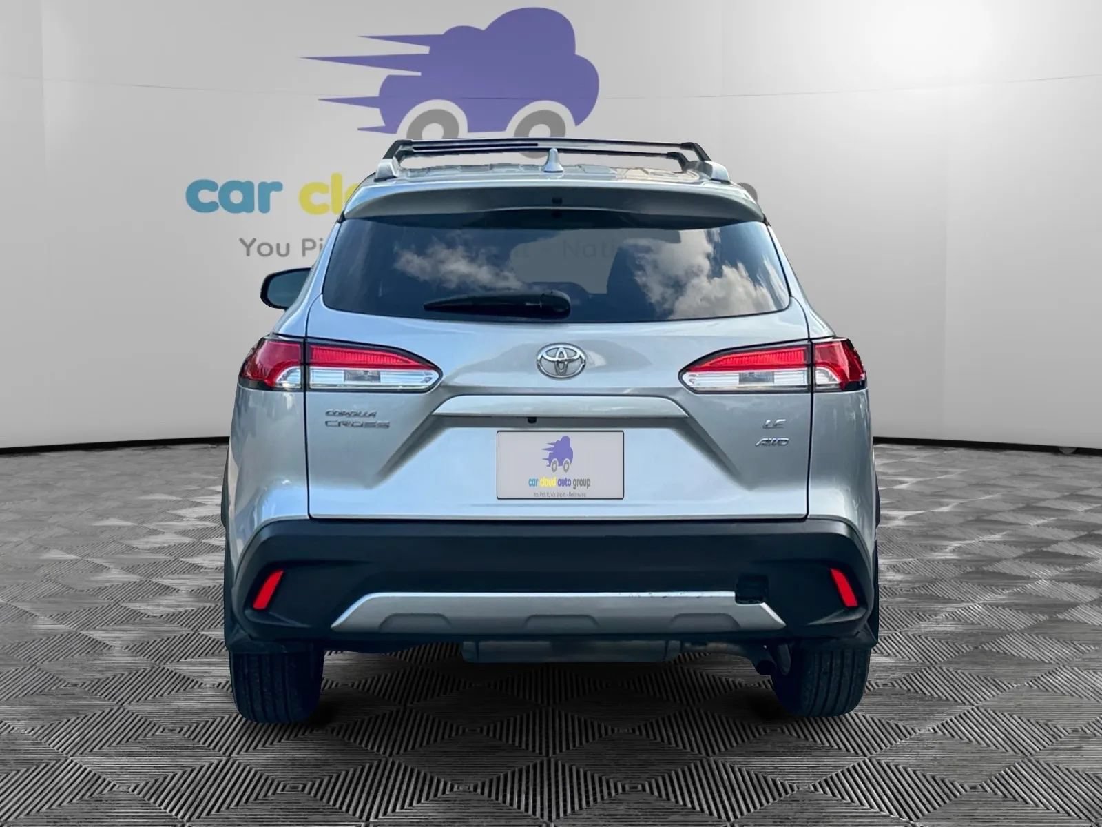 Used 2022 Toyota Corolla Cross LE w/ Moonroof Package AWD/4WD image 4