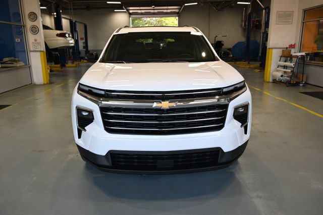 New 2027 Chevrolet Traverse LT w/ Sun and Wheel Package FWD image 2
