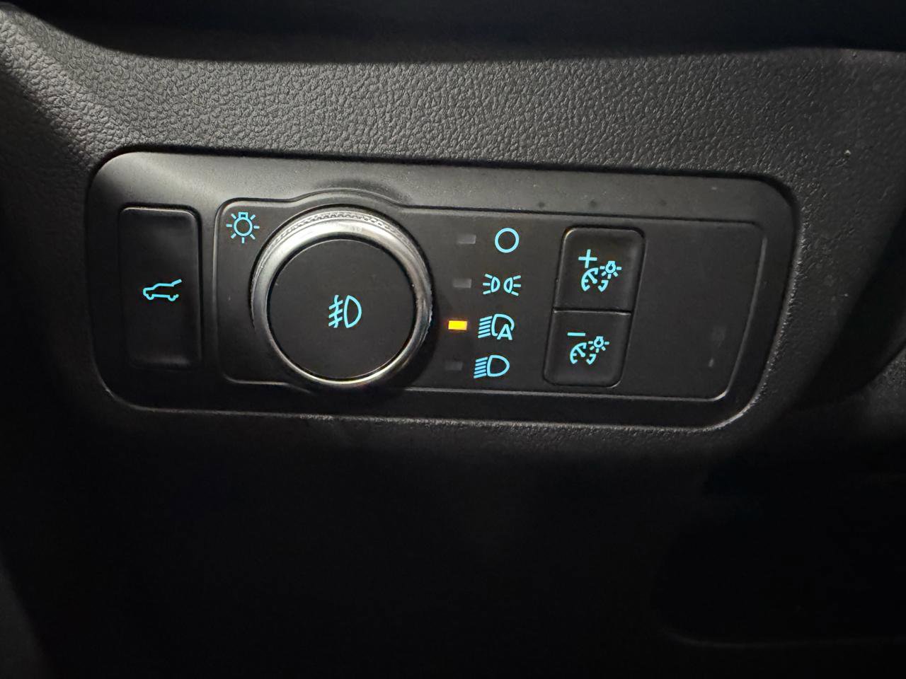 Used 2020 Ford Escape SEL image 5