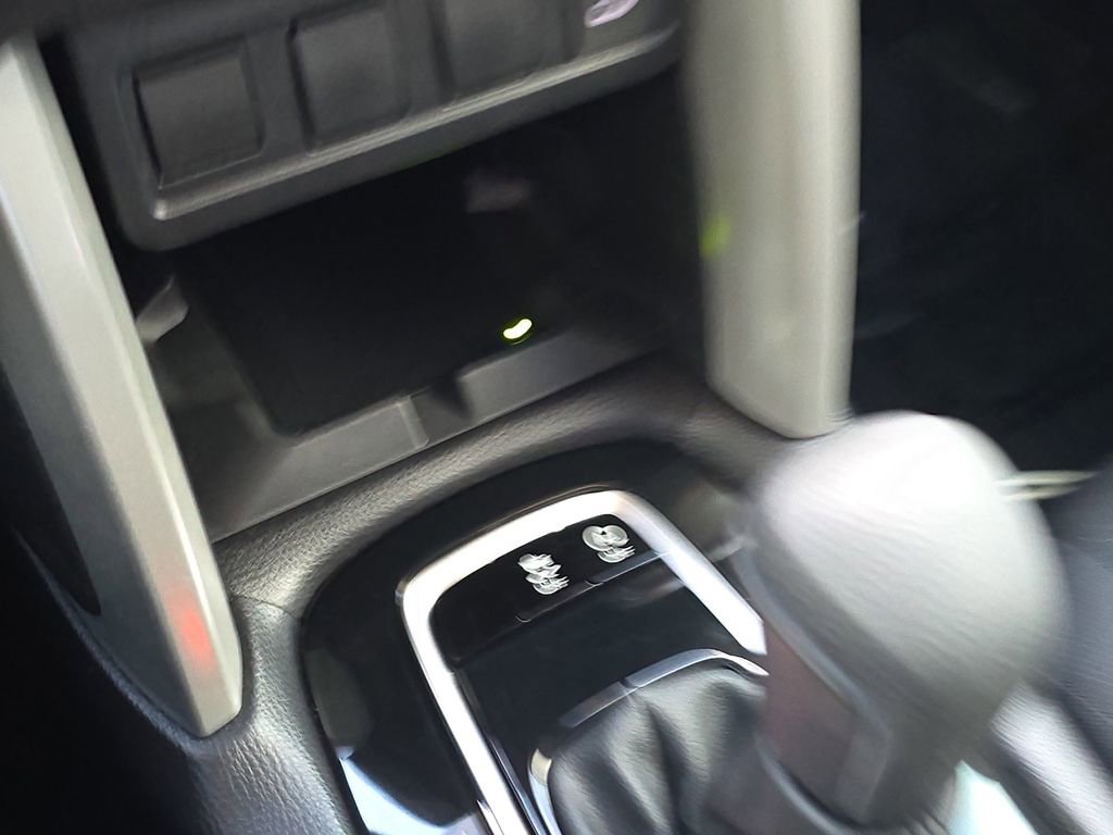 Used 2025 Toyota Corolla Cross LE image 29
