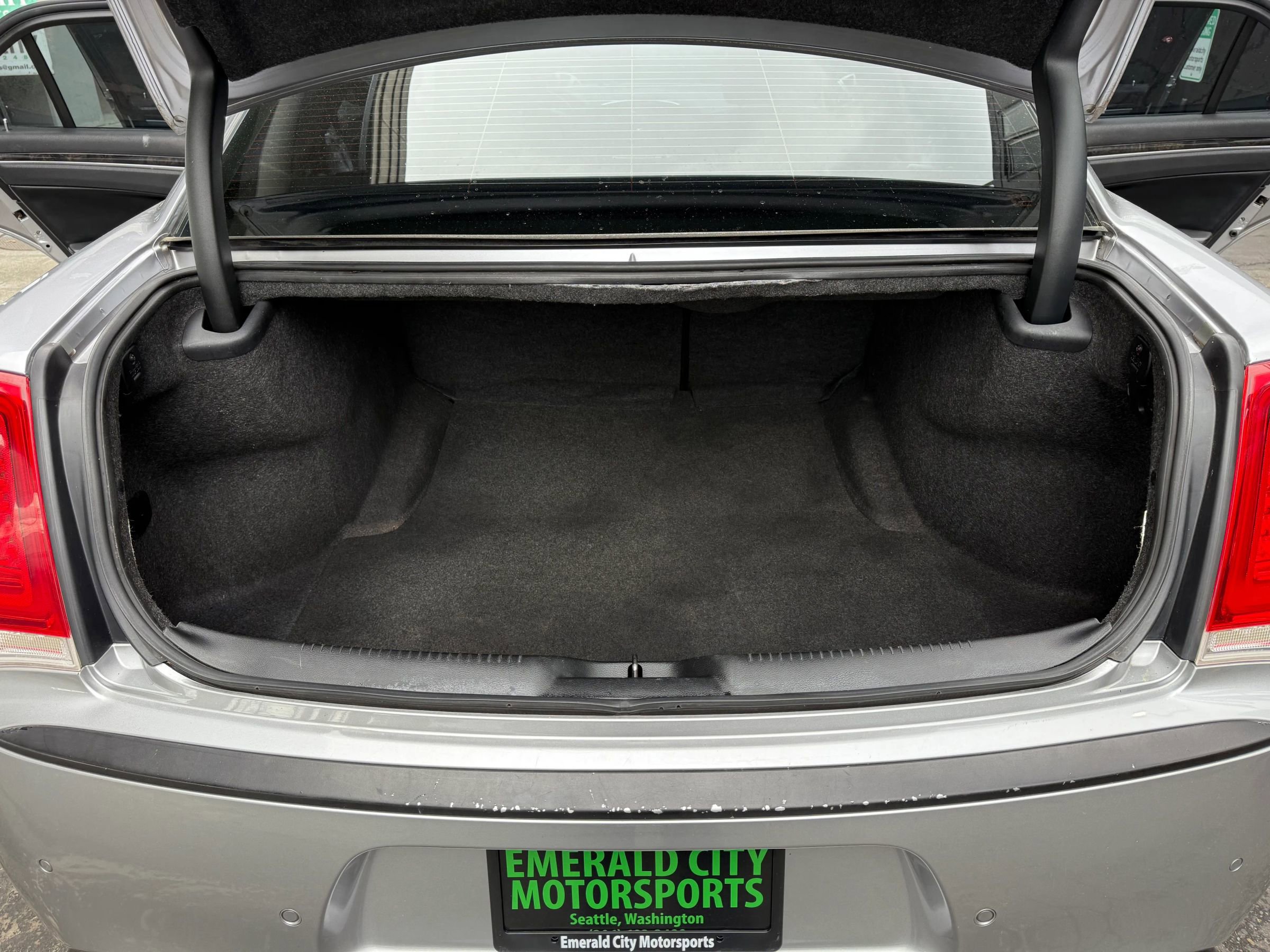 Used 2016 Chrysler 300 C w/ Safetytec Plus Group AWD/4WD image 18